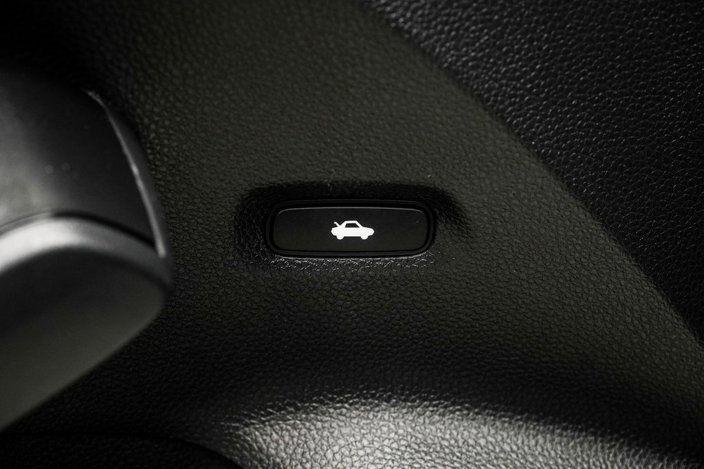 Vehicle image 33 of 39