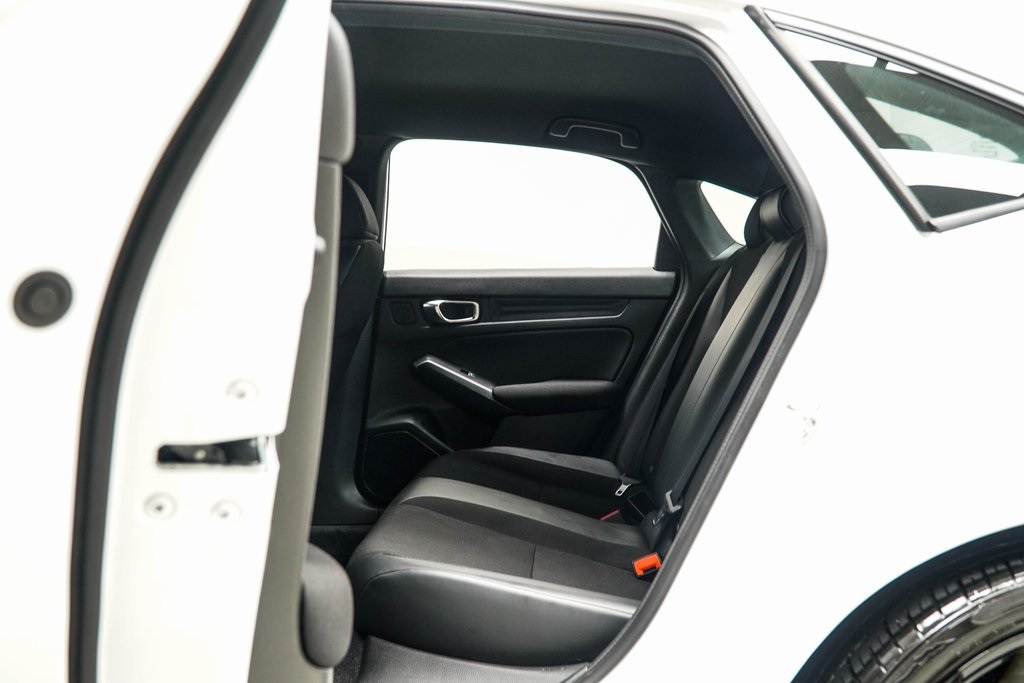 Vehicle image 36 of 39