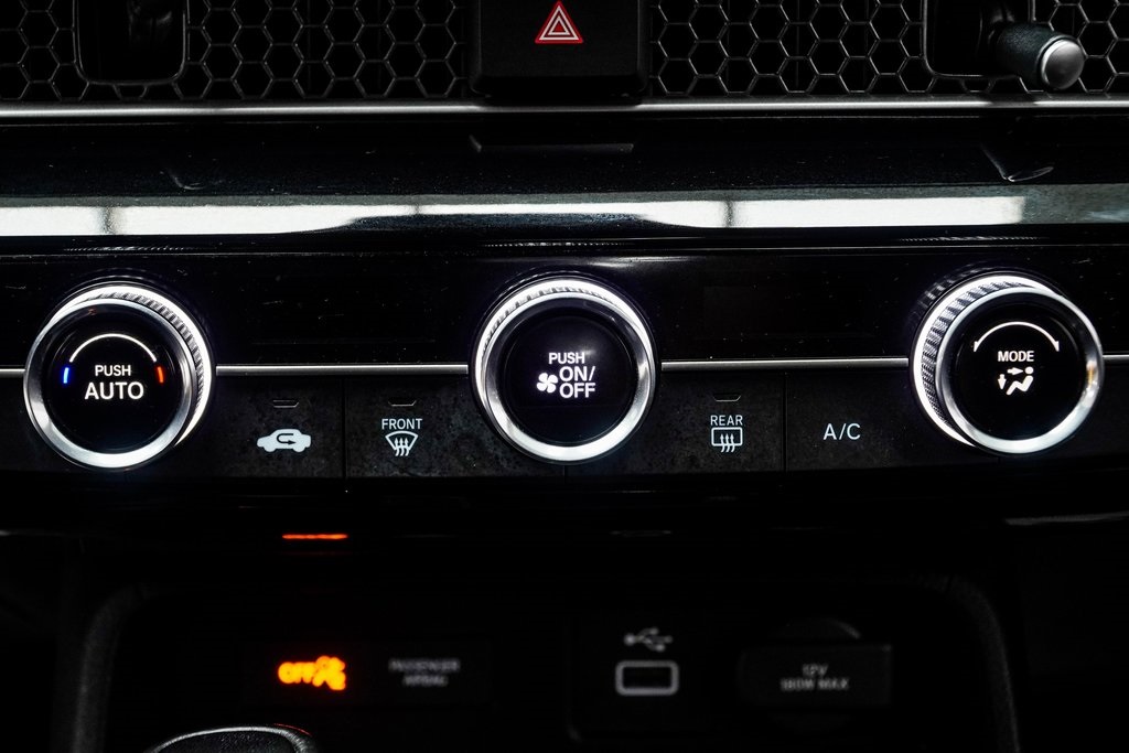 Vehicle image 21 of 39
