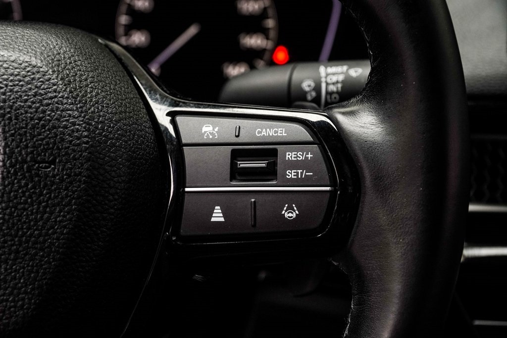 Vehicle image 26 of 39