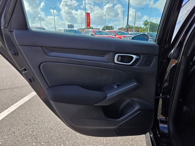Vehicle image 26 of 44