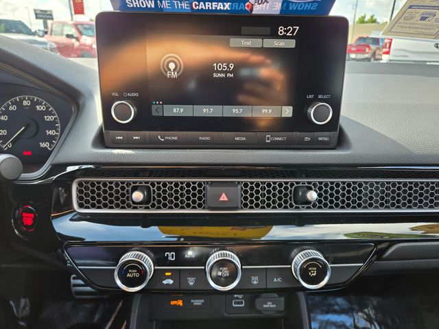 Vehicle image 21 of 44