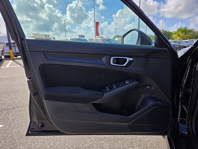 Vehicle image 13 of 44