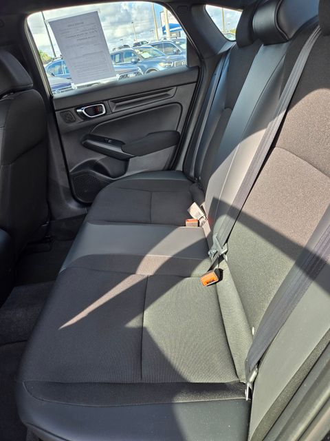 Vehicle image 27 of 44