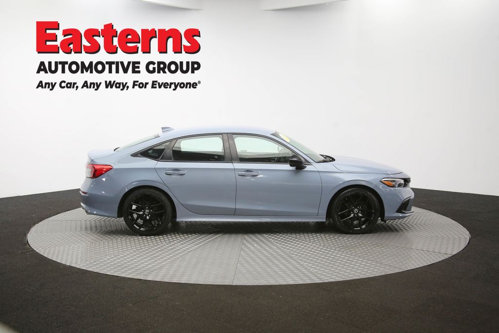 Vehicle image 17 of 60