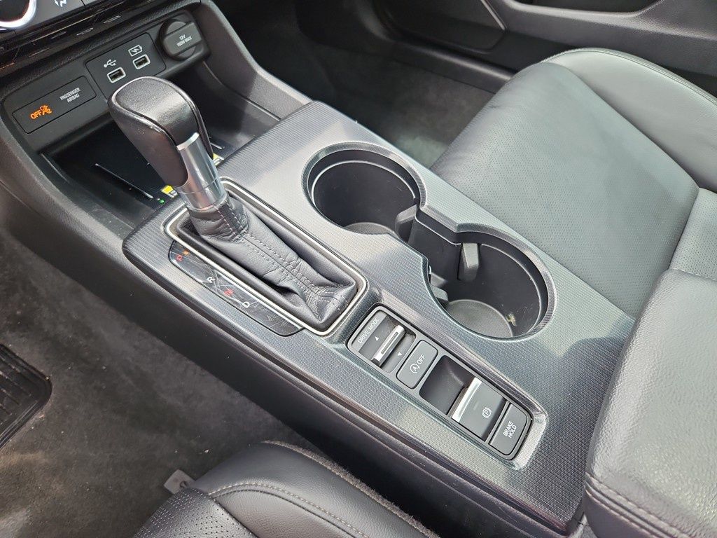 Vehicle image 26 of 33