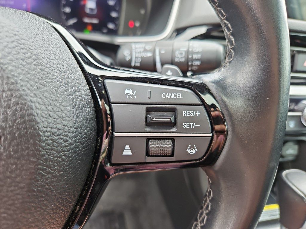 Vehicle image 18 of 33