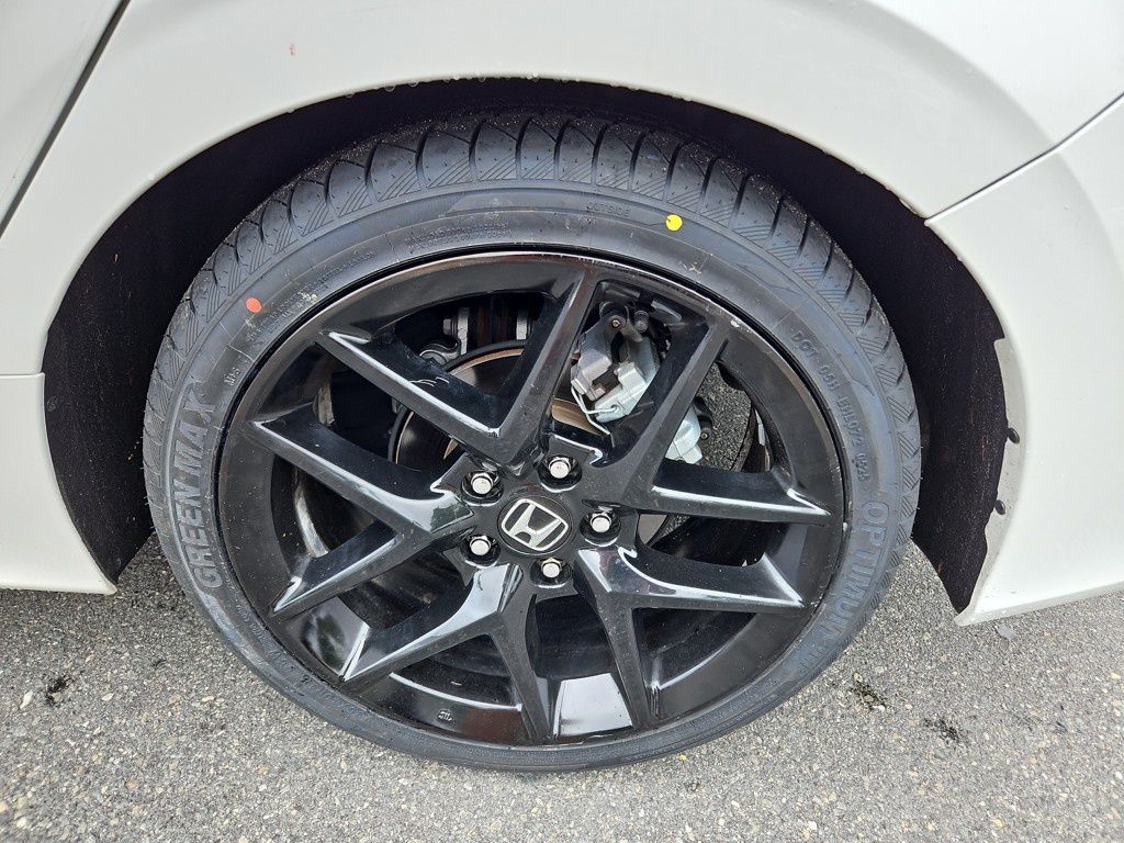Vehicle image 32 of 33