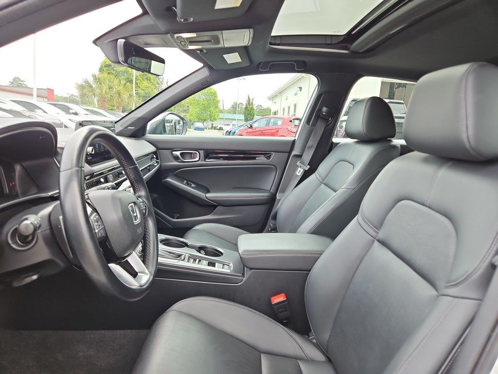Vehicle image 12 of 33