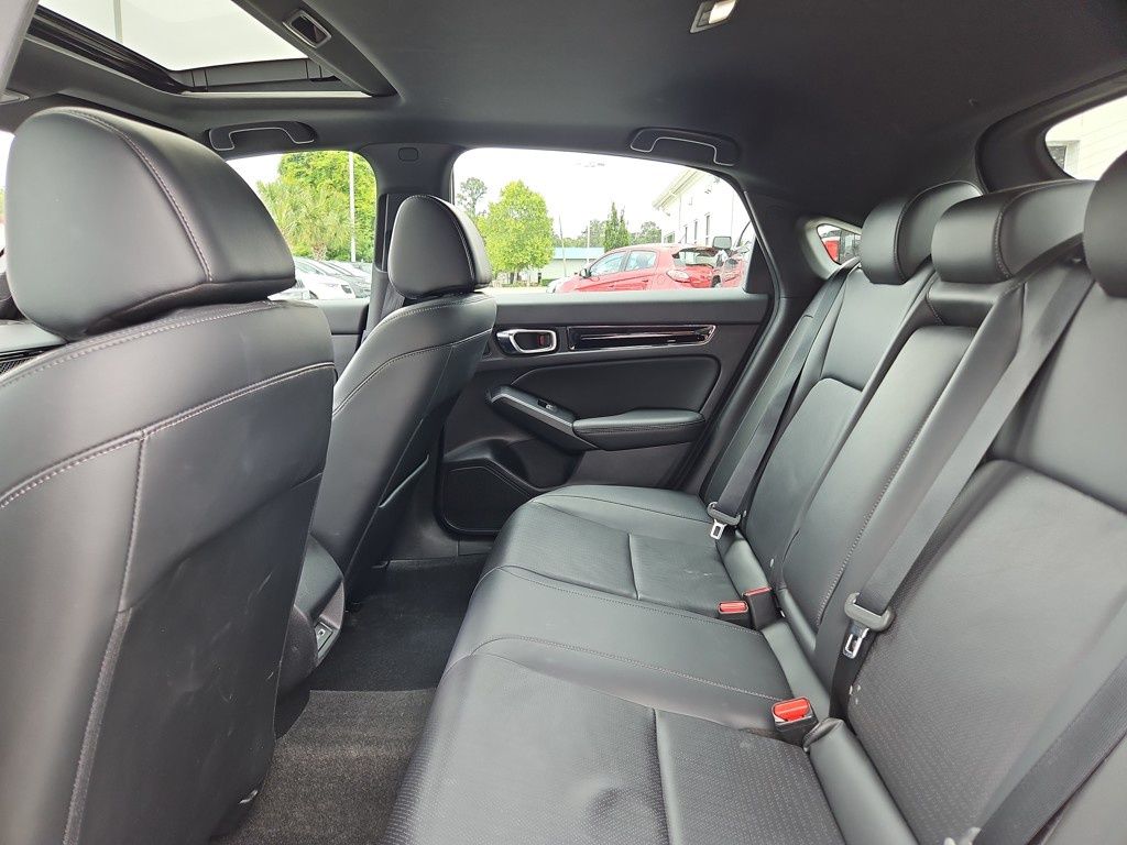 Vehicle image 29 of 33