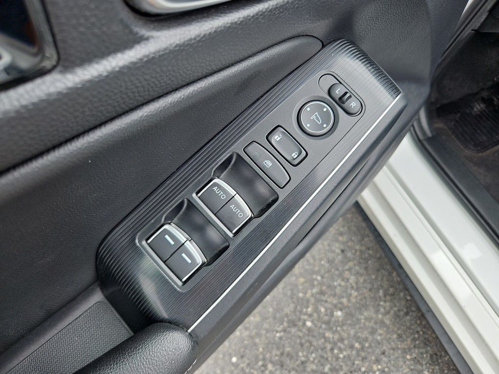 Vehicle image 10 of 33