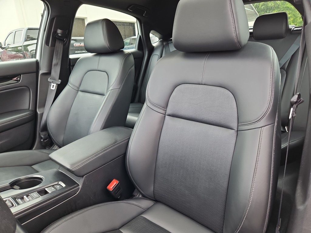 Vehicle image 13 of 33