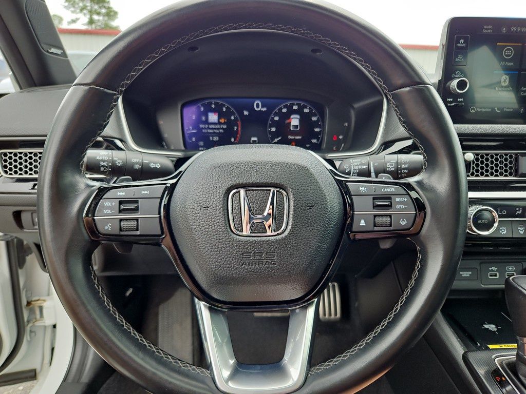 Vehicle image 16 of 33