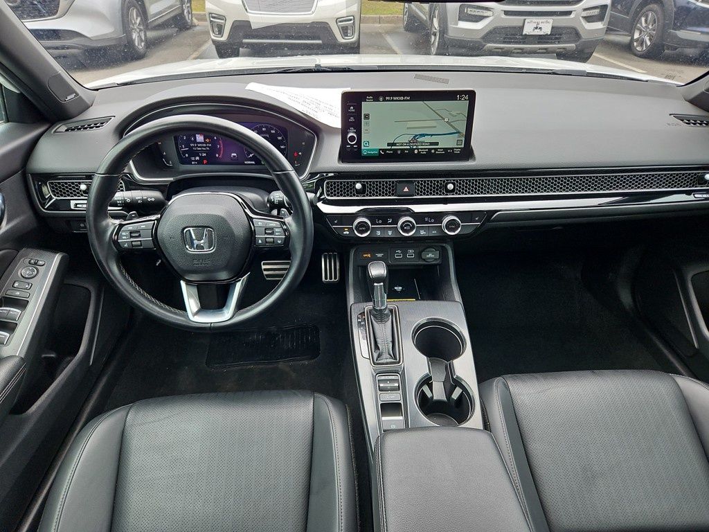 Vehicle image 11 of 33