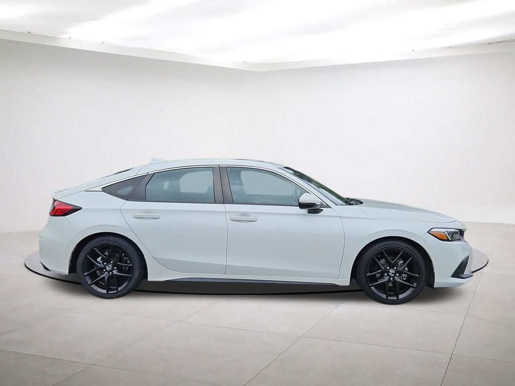 Vehicle image 4 of 33