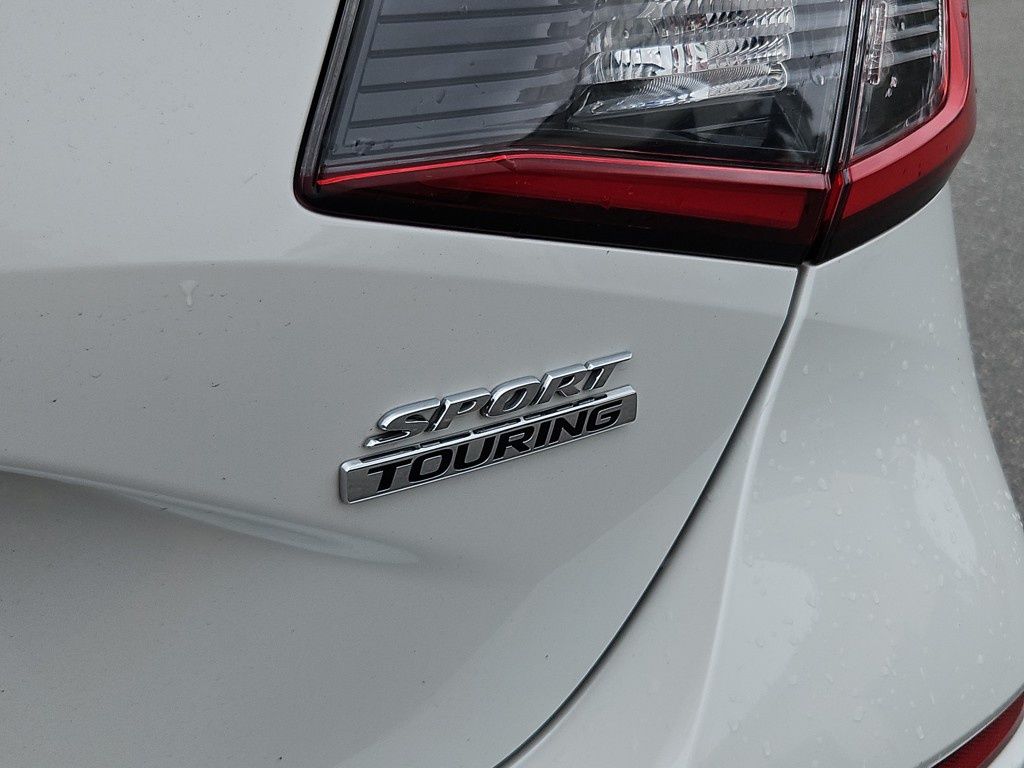 Vehicle image 31 of 33