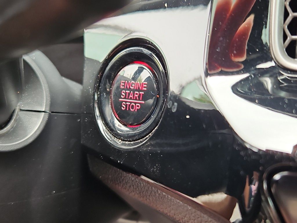 Vehicle image 22 of 33