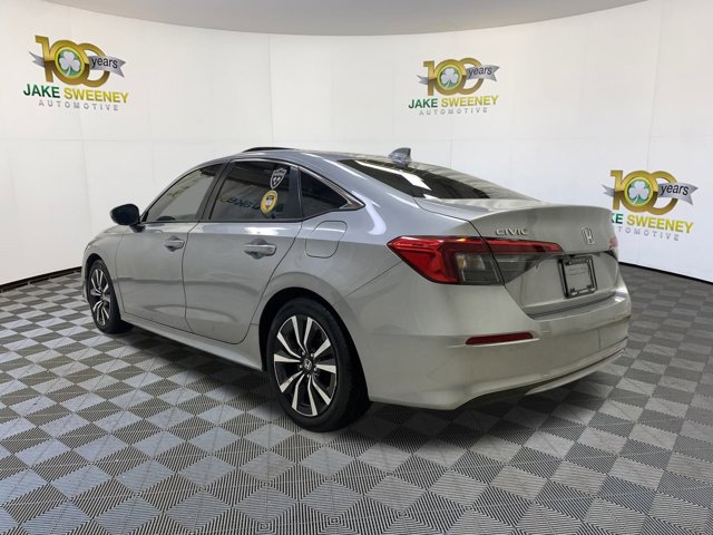 Vehicle image 7 of 24