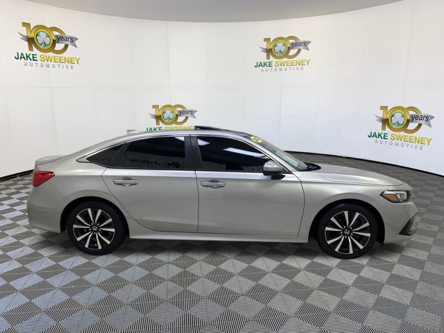 Vehicle image 4 of 24