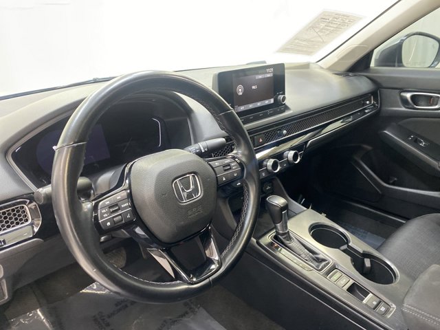 Vehicle image 22 of 24