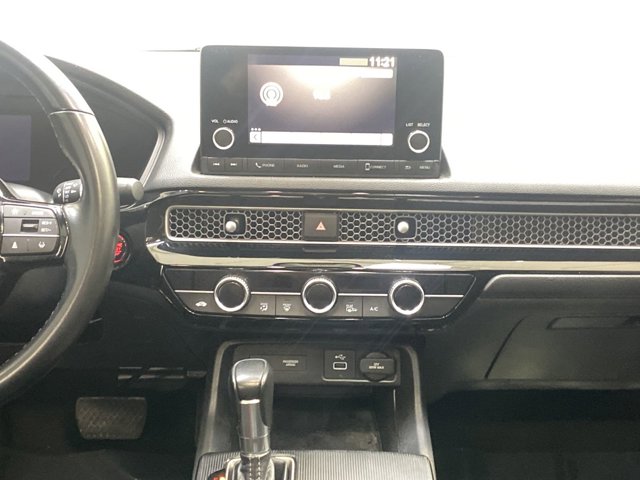 Vehicle image 20 of 24