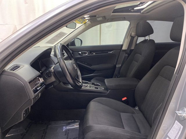 Vehicle image 9 of 24