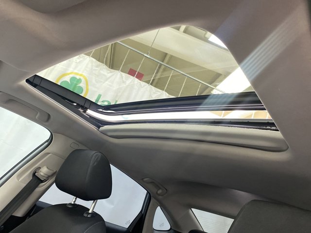 Vehicle image 19 of 24