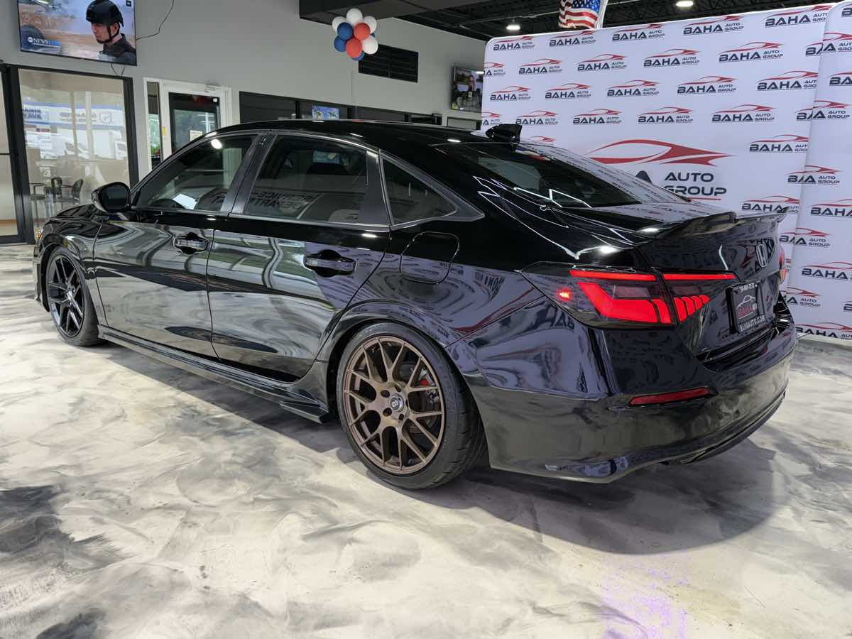 Vehicle image 10 of 51