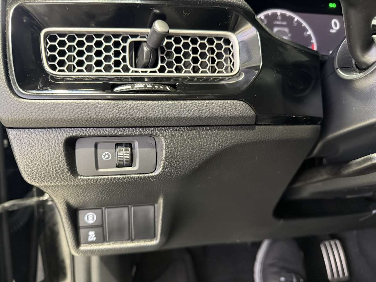 Vehicle image 30 of 51