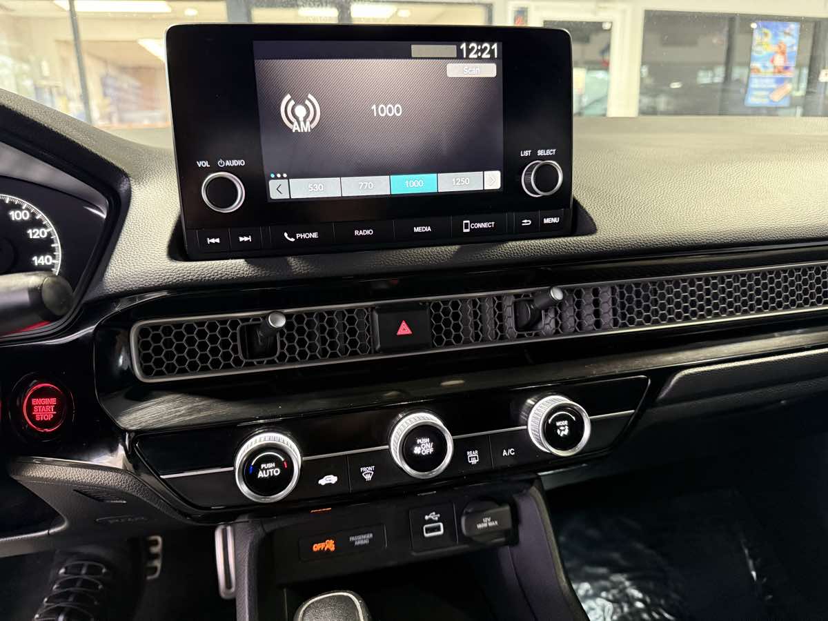 Vehicle image 29 of 51