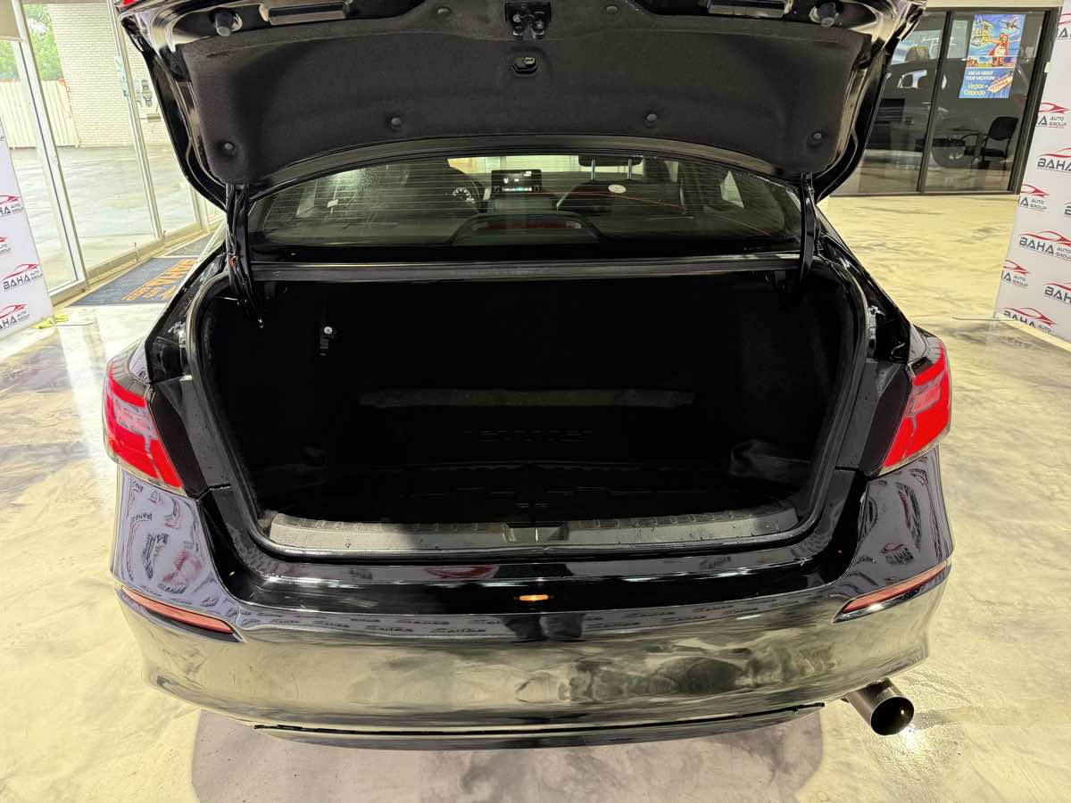 Vehicle image 43 of 51