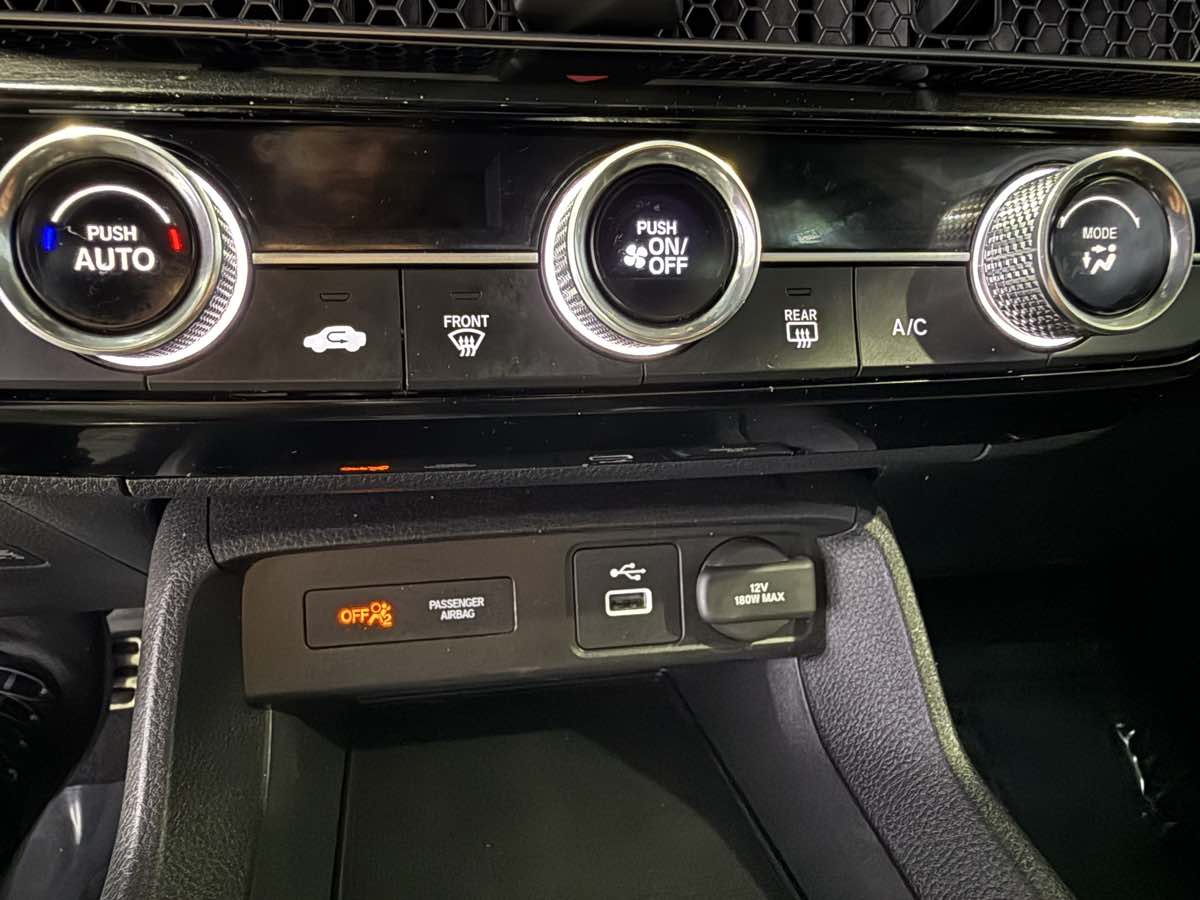Vehicle image 27 of 51