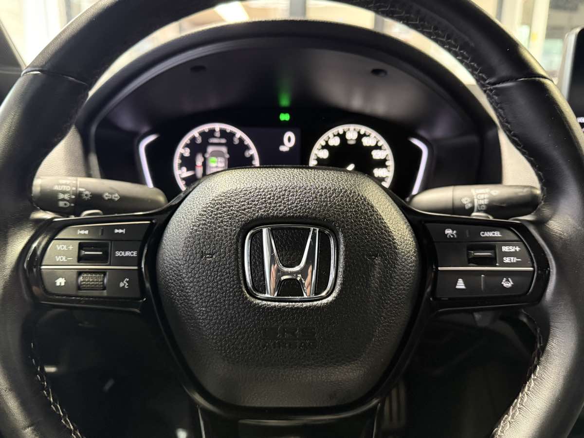 Vehicle image 17 of 51