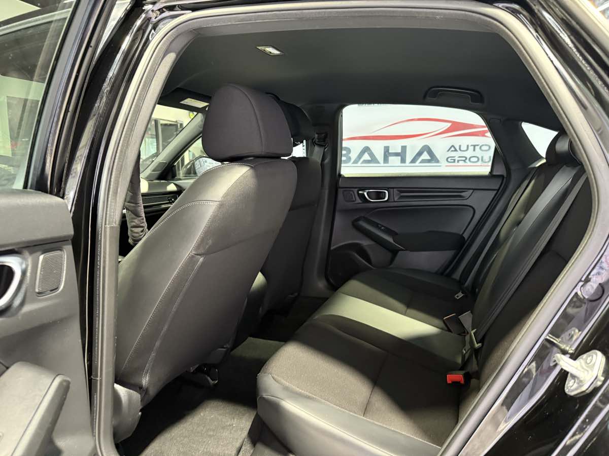 Vehicle image 41 of 51