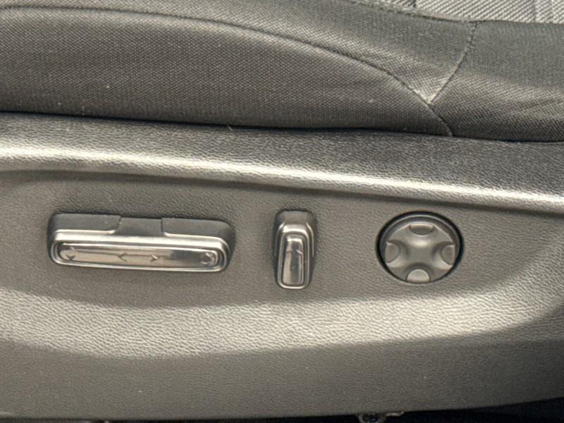 Vehicle image 37 of 52