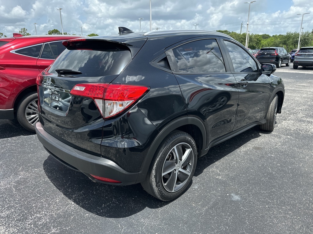 Vehicle image 4 of 5