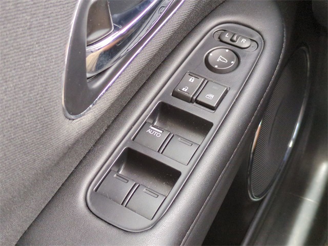 Vehicle image 24 of 29