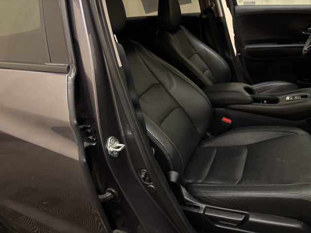 Vehicle image 21 of 24
