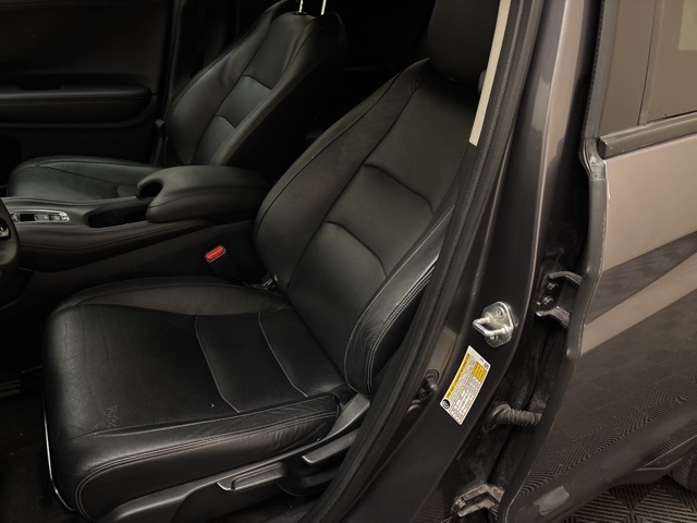 Vehicle image 11 of 24