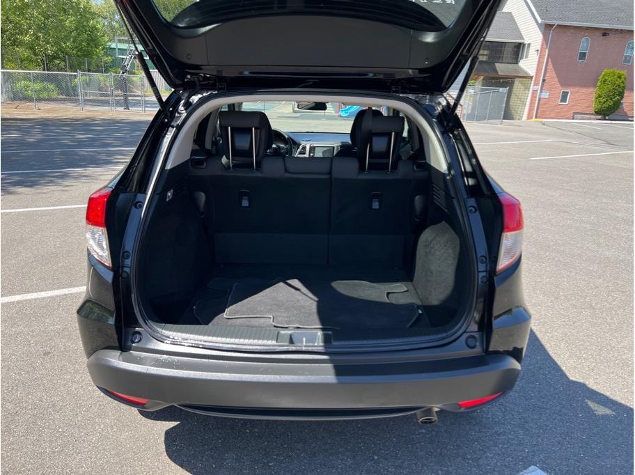 Vehicle image 25 of 31