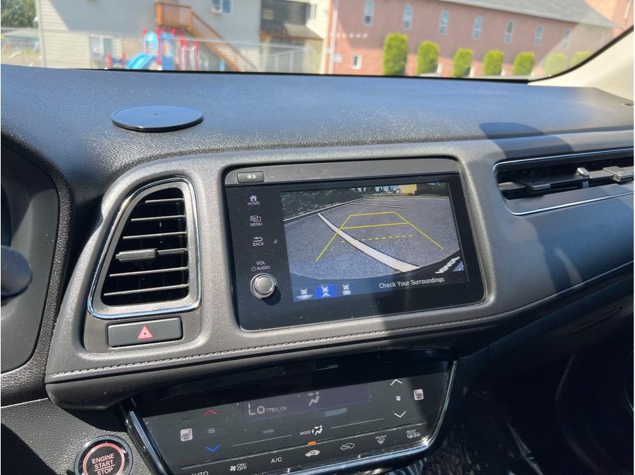Vehicle image 16 of 31