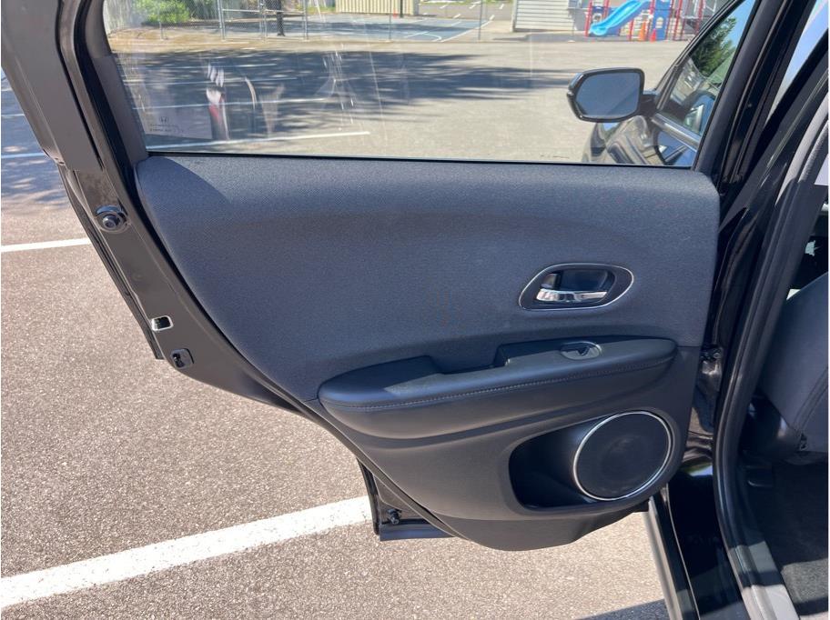 Vehicle image 24 of 31