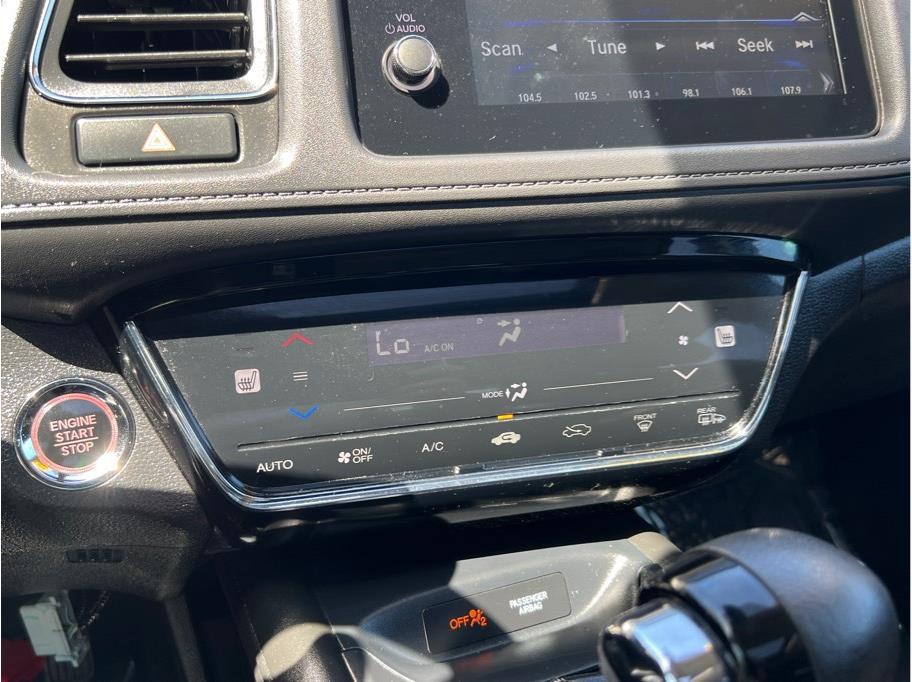 Vehicle image 17 of 31
