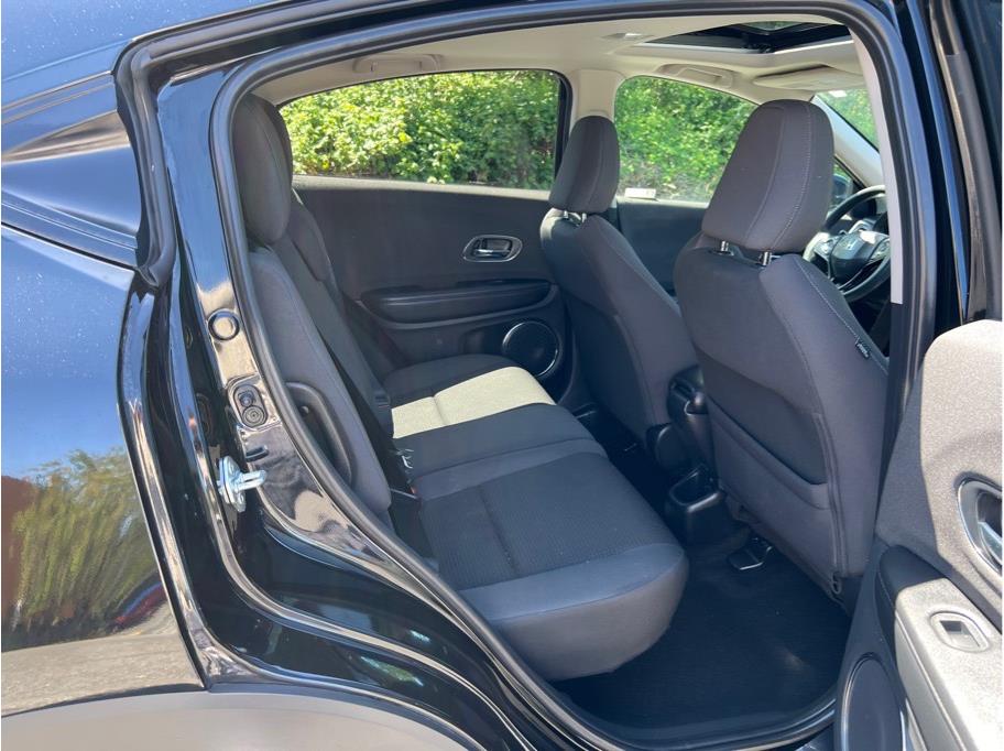 Vehicle image 26 of 31