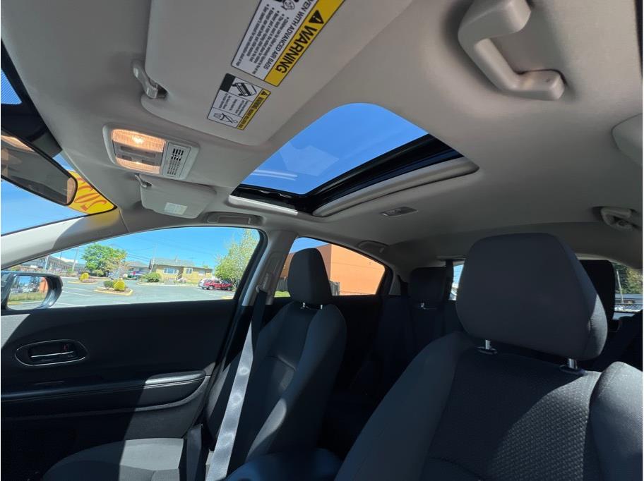 Vehicle image 22 of 31
