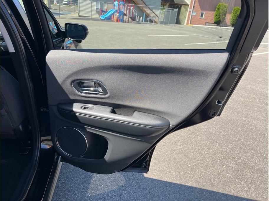 Vehicle image 27 of 31