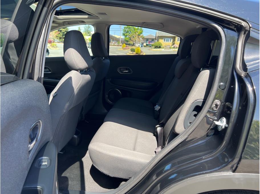 Vehicle image 23 of 31