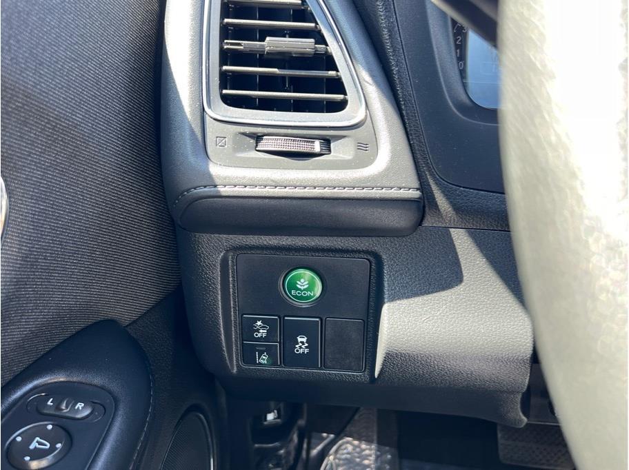 Vehicle image 14 of 31