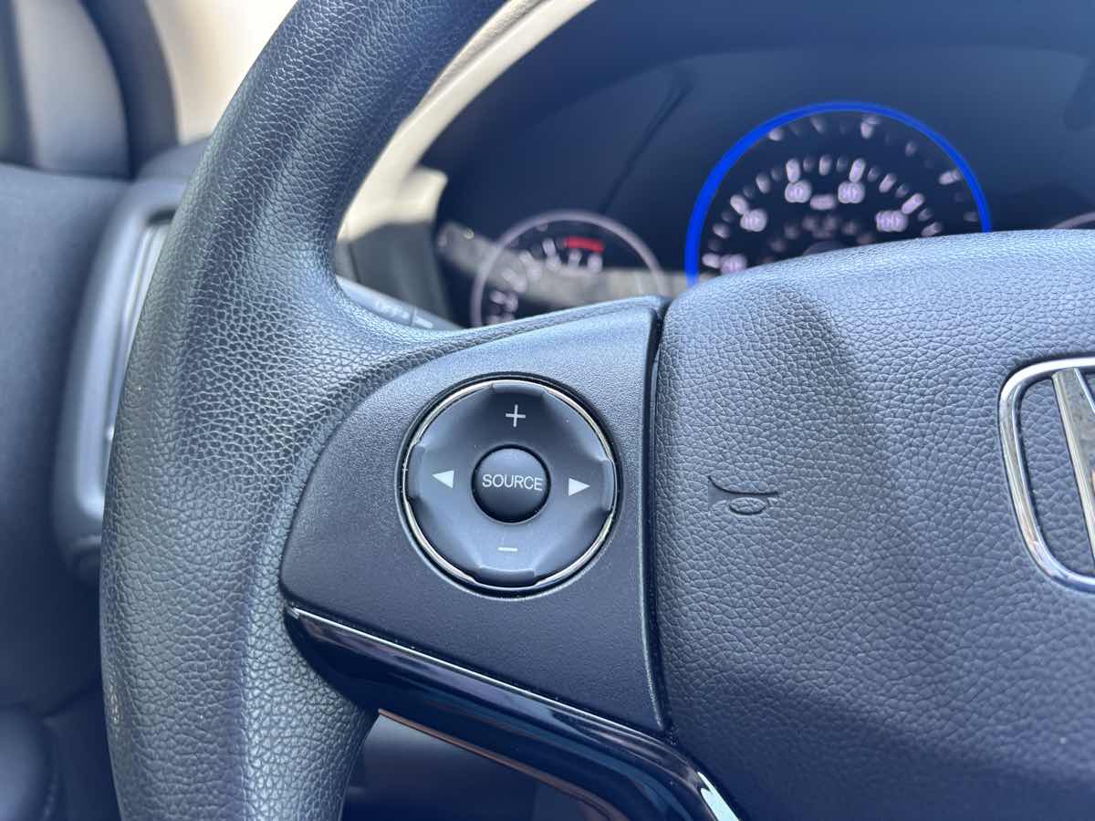 Vehicle image 25 of 27
