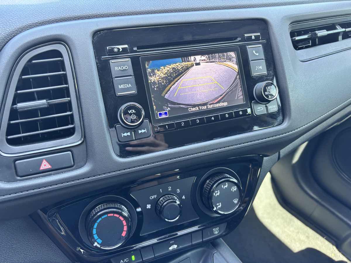 Vehicle image 19 of 27